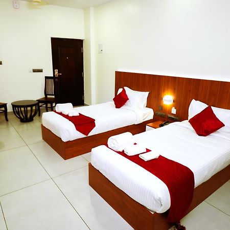 Hotel 24Inn Residency Pathanāmthitta 외부 사진