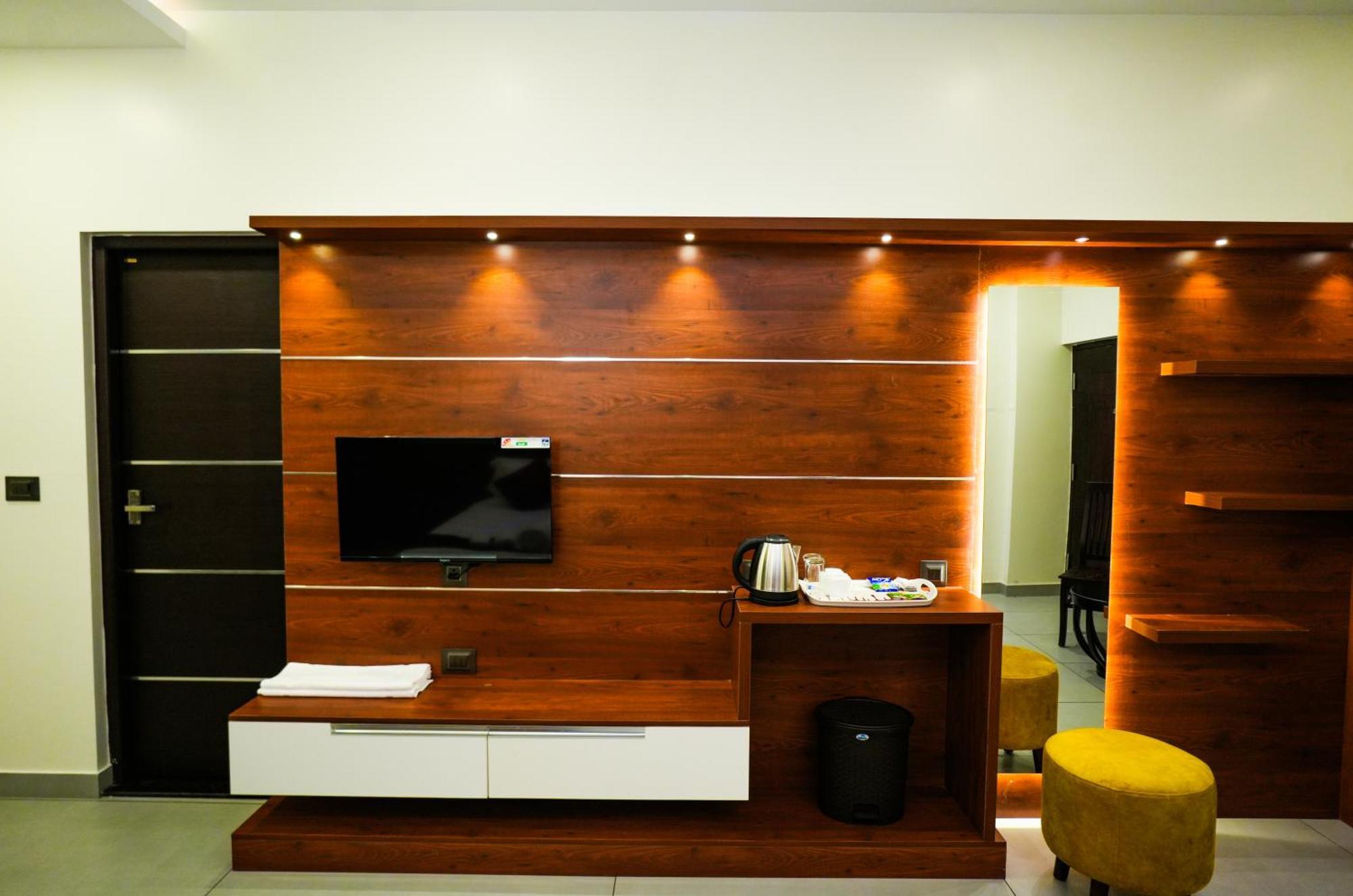 Hotel 24Inn Residency Pathanāmthitta 외부 사진
