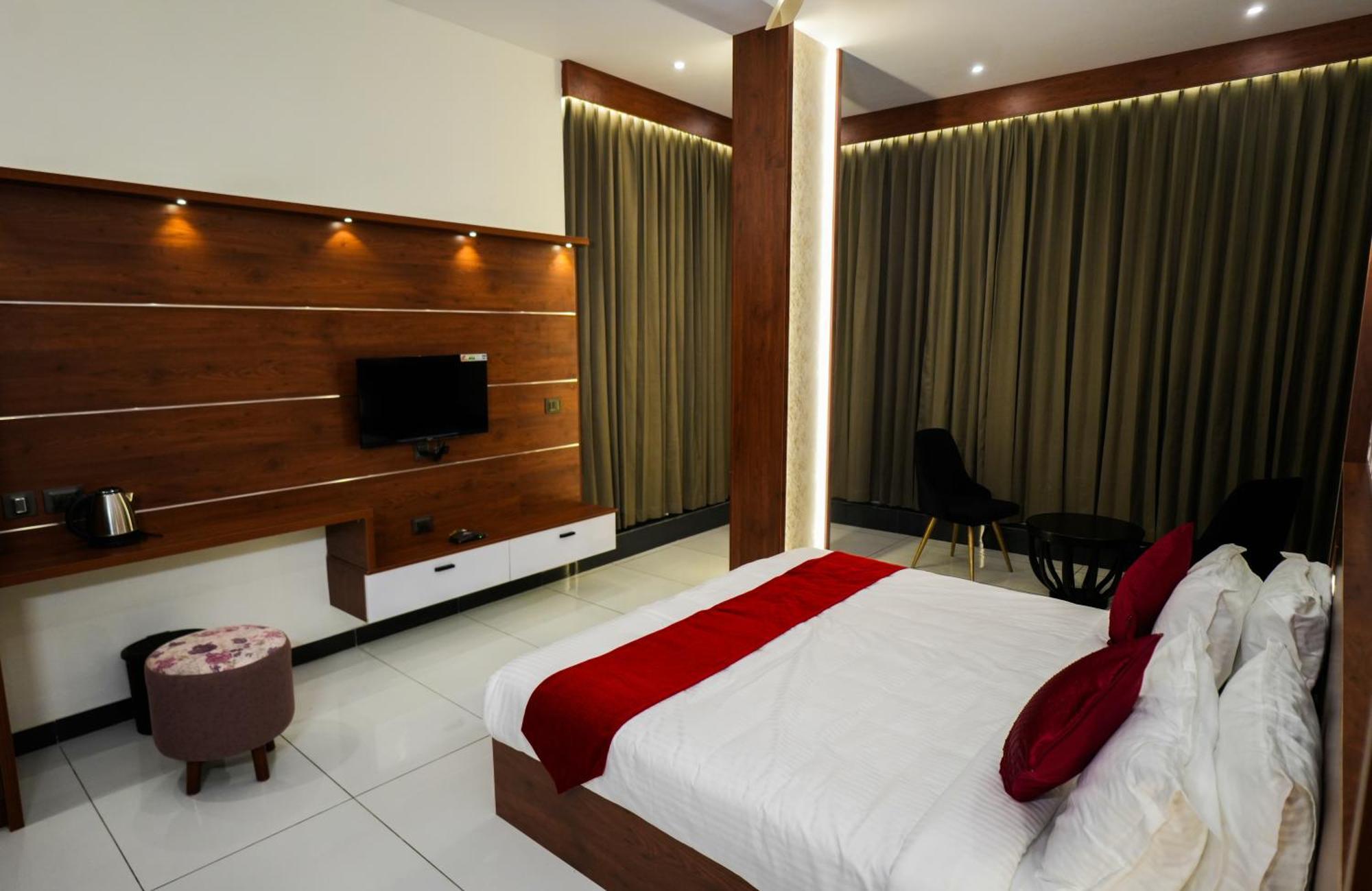 Hotel 24Inn Residency Pathanāmthitta 외부 사진